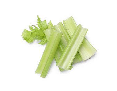 Taze kesilmiş kereviz sapları ve yapraklar beyaz, üst manzara