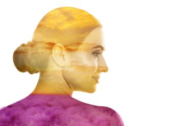 Uyum, denge, farkındalık. Güzel kadın ve lavanta tarlası, çifte çekim.