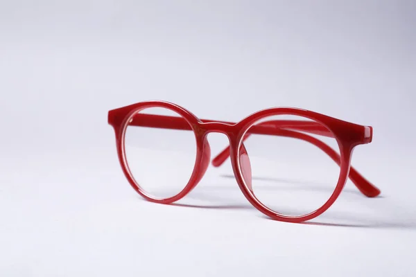 Stylowa Para Okularów Czerwoną Ramą Szarym Tle Miejsce Tekst — Zdjęcie stockowe