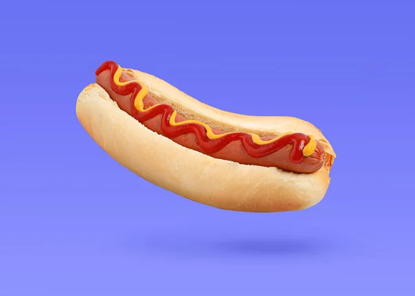 Pyszny Hot Dog Ketchupem Musztardą Powietrzu Niebieskim Tle Fioletowym — Zdjęcie stockowe