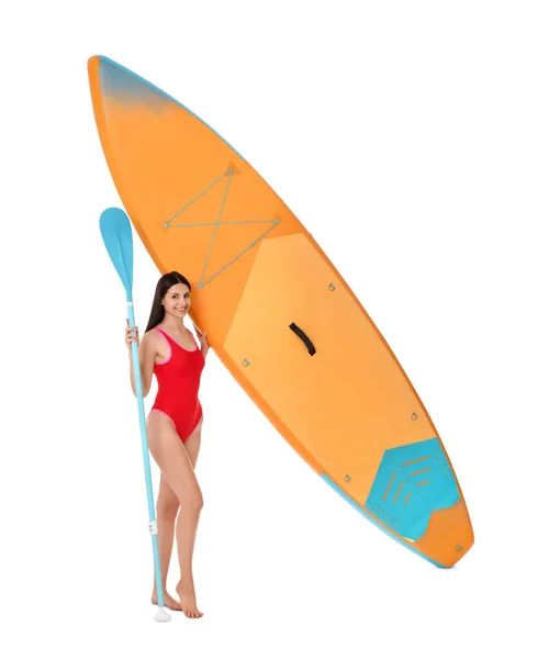 快乐的女人 有橙色的Sup板 白色背景的桨 — 图库照片