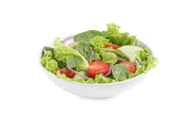 Marullu, domatesli ve beyaz üzerine izole edilmiş ıspanaklı lezzetli salata.