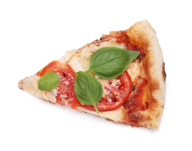 Caprese pizzasından bir parça beyaz, üst manzara izole.