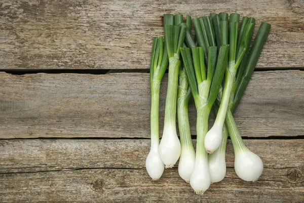 Whole Green Spring Onions Wooden Table Flat Lay Space Text — Stock Photo, Image