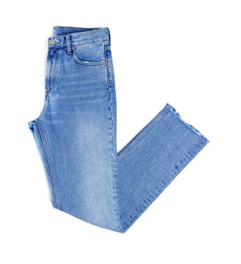 Açık mavi kotlar beyaza izole edilmiş, üst manzara. Şık kıyafetler.