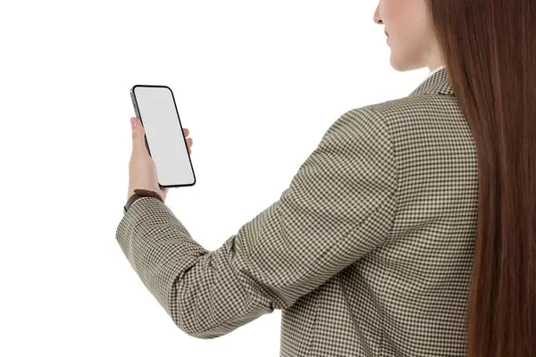白い背景に空白の画面でスマートフォンを持っている女性は 閉じます デザインのためのモックアップ — ストック写真
