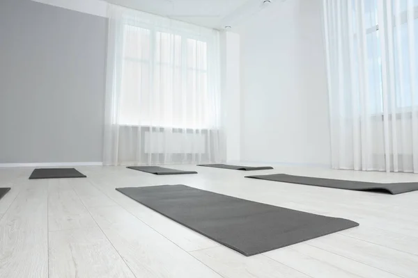 Spacious Yoga Studio Exercise Mats Low Angle View Space Text — Stock Photo, Image