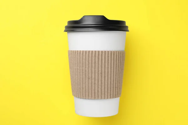 Ένα Χάρτινο Κύπελλο Κίτρινο Φόντο Πάνω Όψη Καφές Για Έξω — Φωτογραφία Αρχείου