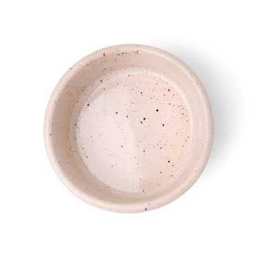 Bir seramik kase beyaza izole edilmiş, üst manzara. Mutfak aletleri