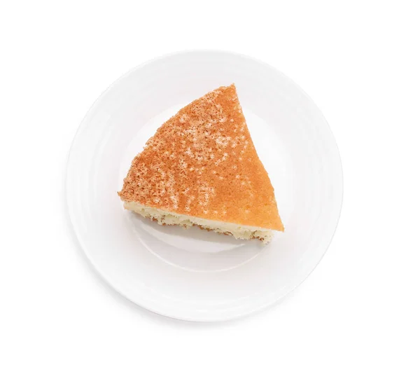 Тарелка Кусочком Вкусного Бисквита Изолированы Белом Вид Сверху — стоковое фото
