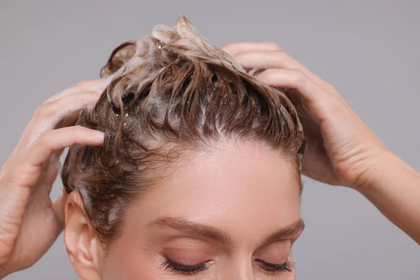 Woman Washing Hair Light Grey Background Closeup — Stock Photo, Image