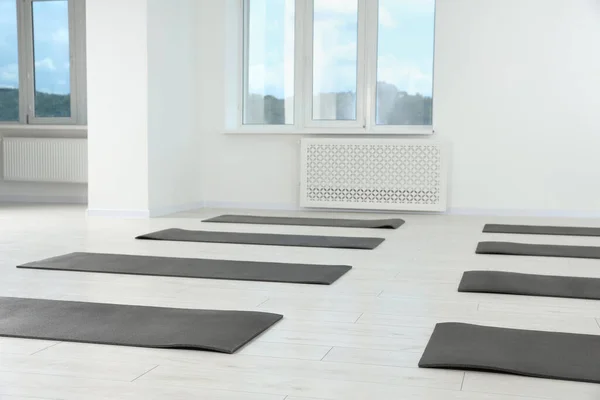 Spacious Yoga Studio Exercise Mats Floor — Stock Photo, Image