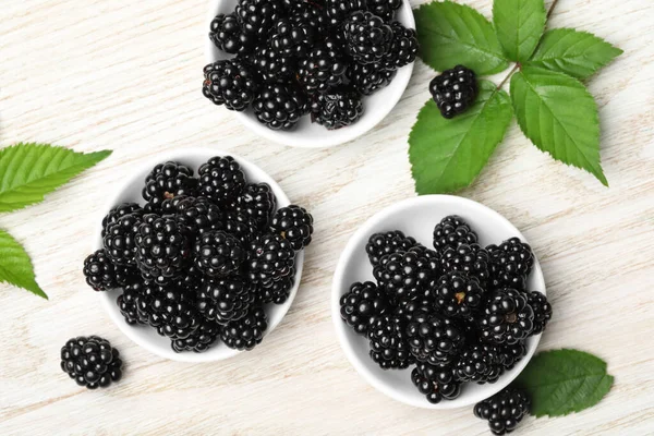 Ripe Blackberries Green Leaves White Wooden Table Flat Lay — Stock Photo, Image