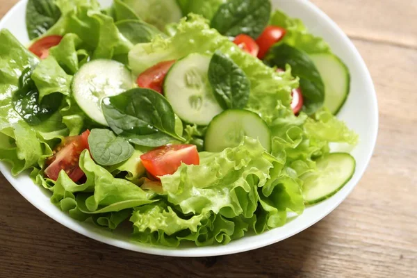 Delicious Salad Bowl Wooden Table Closeup — Stock Photo, Image