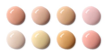 Farklı ten renkleri için çeşitli tonların sıvı temeli beyaz, üst görünümde izole. Örnek kümesi