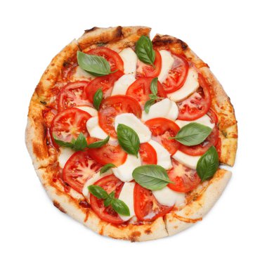 Domatesli lezzetli Caprese pizzası, mozzarella ve fesleğen beyaza izole edilmiş.