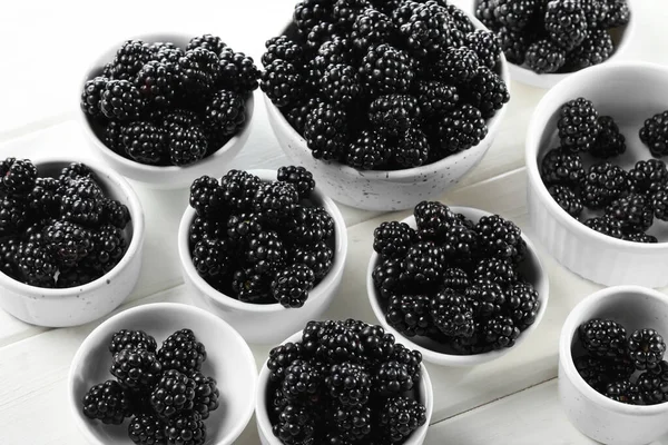 Ripe Blackberries White Wooden Table Closeup — Stock Photo, Image