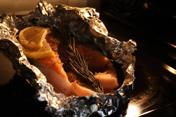 Foil Fish Oven Closeup Baking Salmon — Stock Photo, Image
