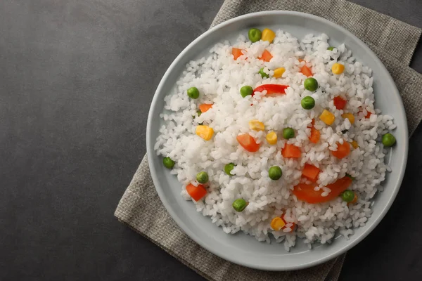 Nasi Lezat Dengan Sayuran Atas Meja Abu Abu Pemandangan Bagus — Stok Foto