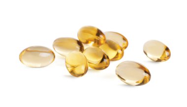 Beyaza izole edilmiş yumuşak jelatin kapsüller. Haplar.