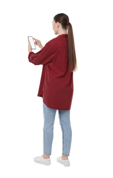 Žena Pomocí Smartphone Prázdnou Obrazovkou Bílém Pozadí — Stock fotografie
