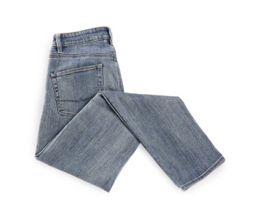 Modaya uygun açık mavi kotlar beyaz, üst görünümde izole.