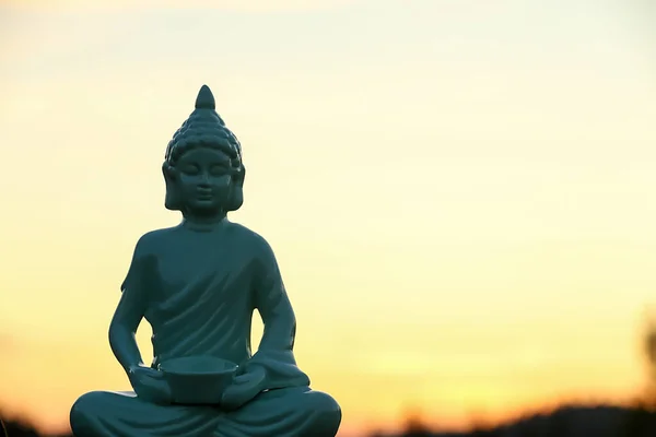 Dekorativ Buddha Staty Utomhus Vid Solnedgången Plats För Text — Stockfoto