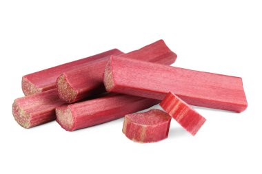 Taze olgun ravent kesimi. Beyazda izole edilmiş.