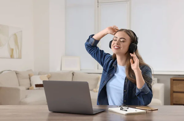 Happy Woman Headphones Listening Music Laptop Wooden Table Room — Stock fotografie