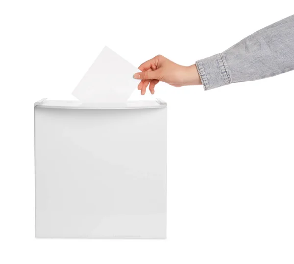 Vrouw Haar Stem Ingebruikneming Stembus Witte Achtergrond Close — Stockfoto