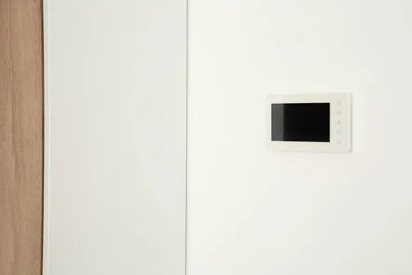 Interphone Vidéo Moderne Accroché Mur Blanc Espace Pour Texte — Photo