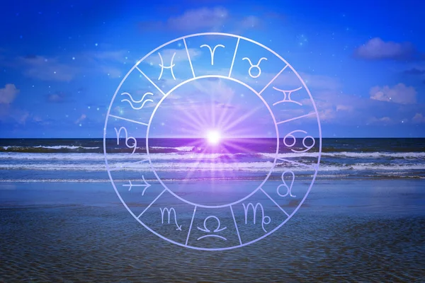 Roda Zodíaco Bela Vista Sobre Mar Sob Céu Azul Com — Fotografia de Stock