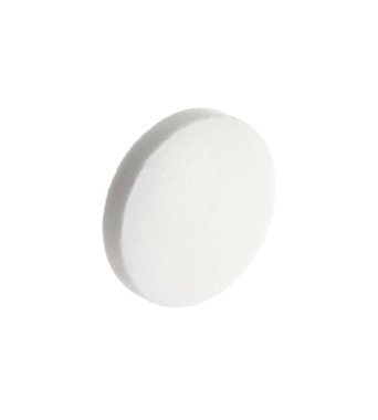 Beyaza izole edilmiş bir hap. İlaç tedavisi.