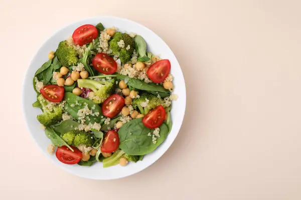 Gesundes Essen Leckerer Salat Mit Quinoa Kichererbsen Und Gemüse Auf — Stockfoto