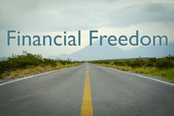 Caminho Para Liberdade Financeira Palavras Sobre Estrada Asfalto — Fotografia de Stock