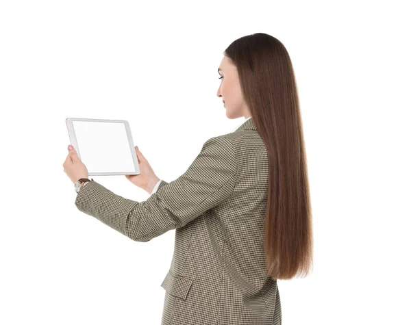 白い背景の上の空白の画面とタブレットを保持している女性 デザインのモックアップ — ストック写真