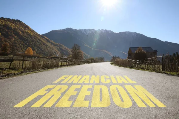 Caminho Para Liberdade Financeira Palavras Estrada Asfalto — Fotografia de Stock