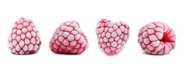 Beyaz arka planda izole edilmiş donmuş ahududu seti.