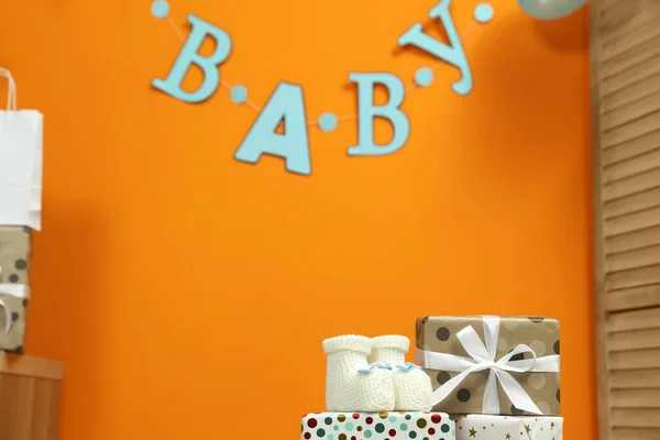 Fiesta Baby Shower Decoración Festiva Botines Cajas Regalo Interiores — Foto de Stock