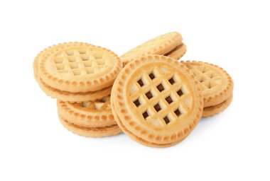 Beyaz üzerine krema izole edilmiş lezzetli sandviç kurabiyeleri.