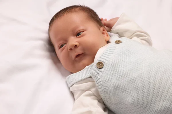 Bebê Recém Nascido Bonito Deitado Cobertor Branco — Fotografia de Stock