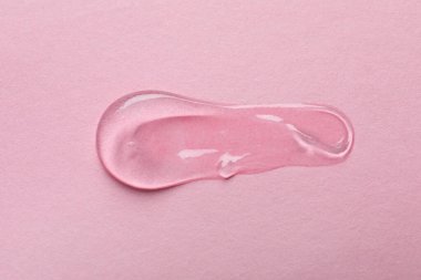 Pembe arka planda kozmetik jel örneği, üst görünüm