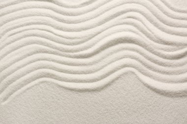 Beyaz kum, arka plan olarak desenli, üst görünüm. Zen kavramı