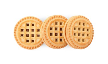 Kremalı lezzetli sandviç kurabiyeleri beyaza izole edilmiş, üst manzara