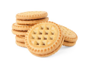 Beyaz üzerine krema izole edilmiş lezzetli sandviç kurabiyeleri.