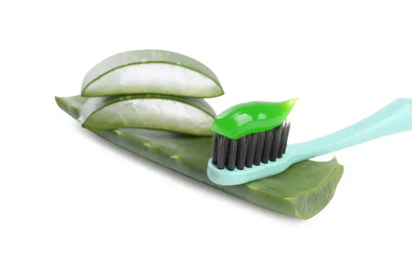 Кисть Зубной Пастой Зелеными Листьями Алоэ Белом Фоне — стоковое фото