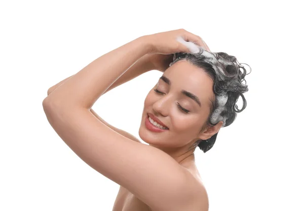 漂亮的快乐女人在白色的背景上洗头发 — 图库照片