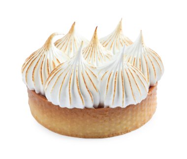 Beyaza izole edilmiş kremalı tart. Lezzetli tatlı