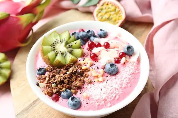 Tasty Smoothie Bowl Fresh Kiwi Fruit Berries Granola Pink Table — Stock Photo, Image