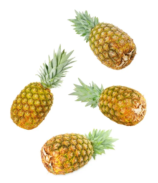 Celý Šťavnatý Ananas Padající Bílé Pozadí — Stock fotografie